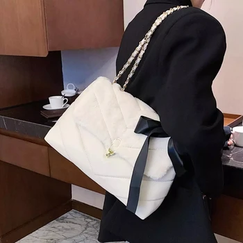 Velika zmogljivost Plišastih Pazduho vrečko 2020 Pozimi Novih kakovostnih PU Usnja Ženske Oblikovalec Torbici Verige Ramenski Messenger Bag