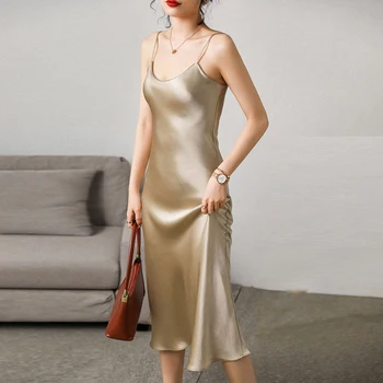 2021 Modna Ženska Obleka Seksi Saten Brez Rokavov Špageti Trak Ravne Trdne Sijoče Sundress Imitacije Svile Obleko Lady Vestidos