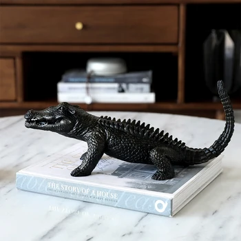 Ustvarjalne Black Metal Divji Krokodil Ornament Kip Doma Dekor Obrti Dnevna Soba Dekor Predmete, Živali, Vina Rack Figur