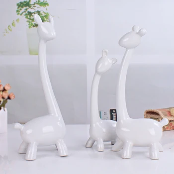 Družina treh dekoracijo tri srne darila, dnevna soba, TV kabinet kabinet vina dekoracija keramike žirafa obrti