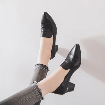 Ženske čevlje 2020 nov modni opozoril usnje srednje visoke pete pete mehko podplati udobno non-slip lady čevlji Delo delo