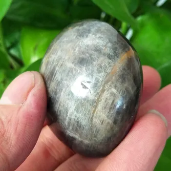 Naravni kamen črna moonstone kristalno palm reiki kamen gem chakra kamni in zdravilnimi kristali лунный камень